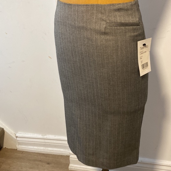 Teenflo  Grey Tweed Pinstriped Suit with Skirt Size 2 NWT - Picture 7 of 8